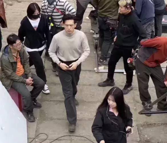 听说李现要来东北搓澡！小编必须给他安排明白儿的