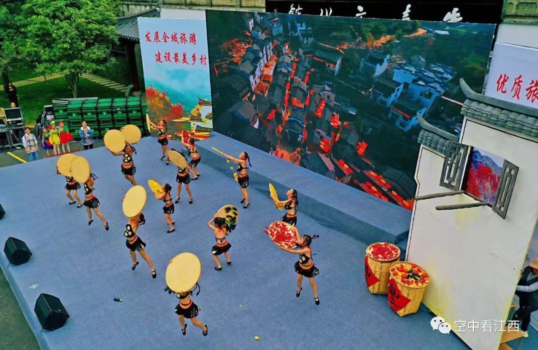 婺源篁岭晒秋什么最好看,婺源秋色正浓石城枫叶渐显红