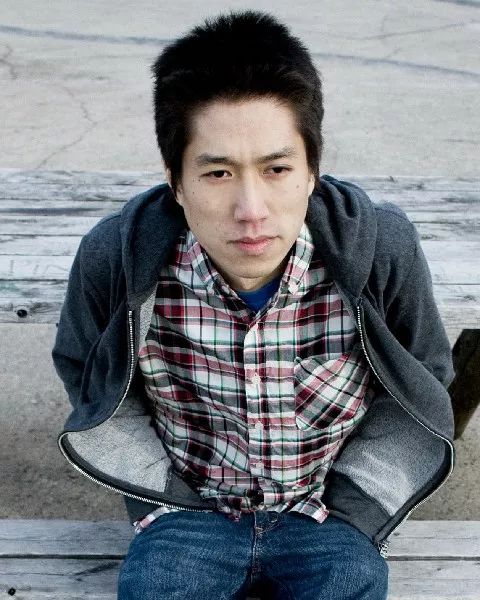 周末阅读|当推特与电邮进入小说:网络如何改变了我们的语言和社交?