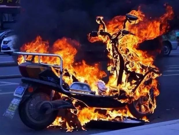 太原一保姆打九旬老人,山西一保姆殴打九旬老人视频曝光