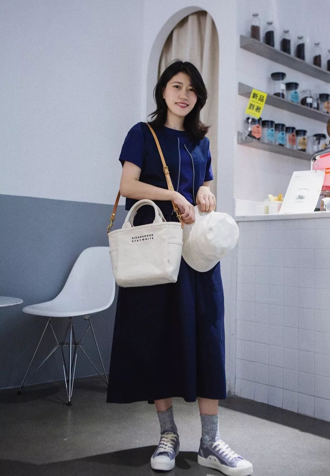 别装了，你的鞋已经出卖了你