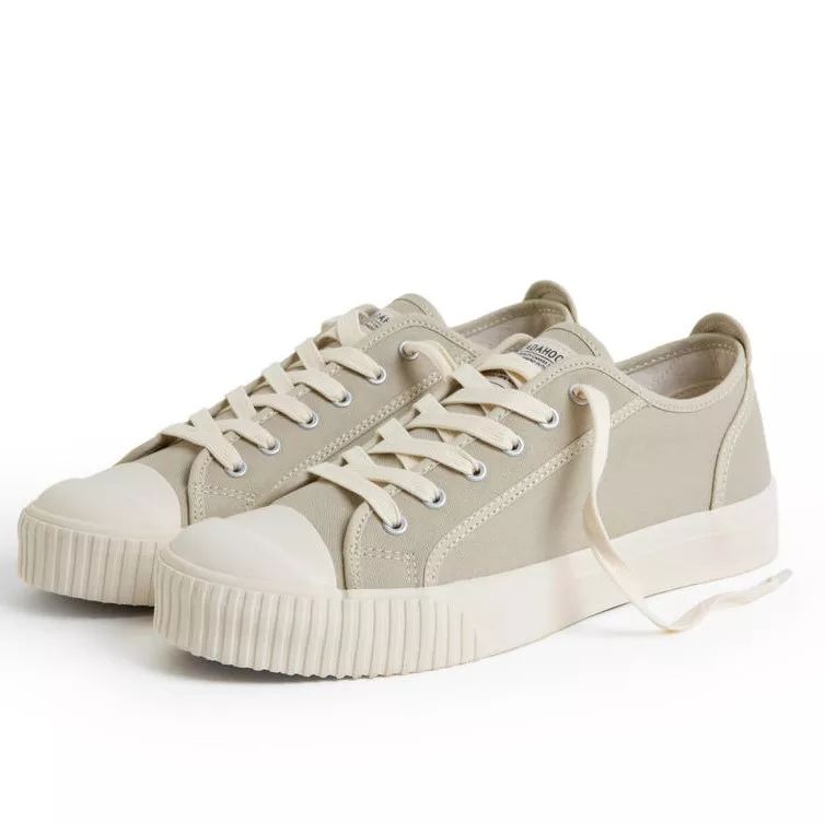 别装了，你的鞋已经出卖了你