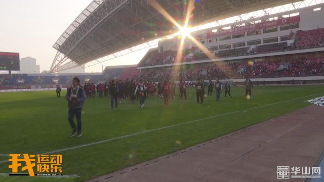 热情球迷一路狂欢,热情观众场面