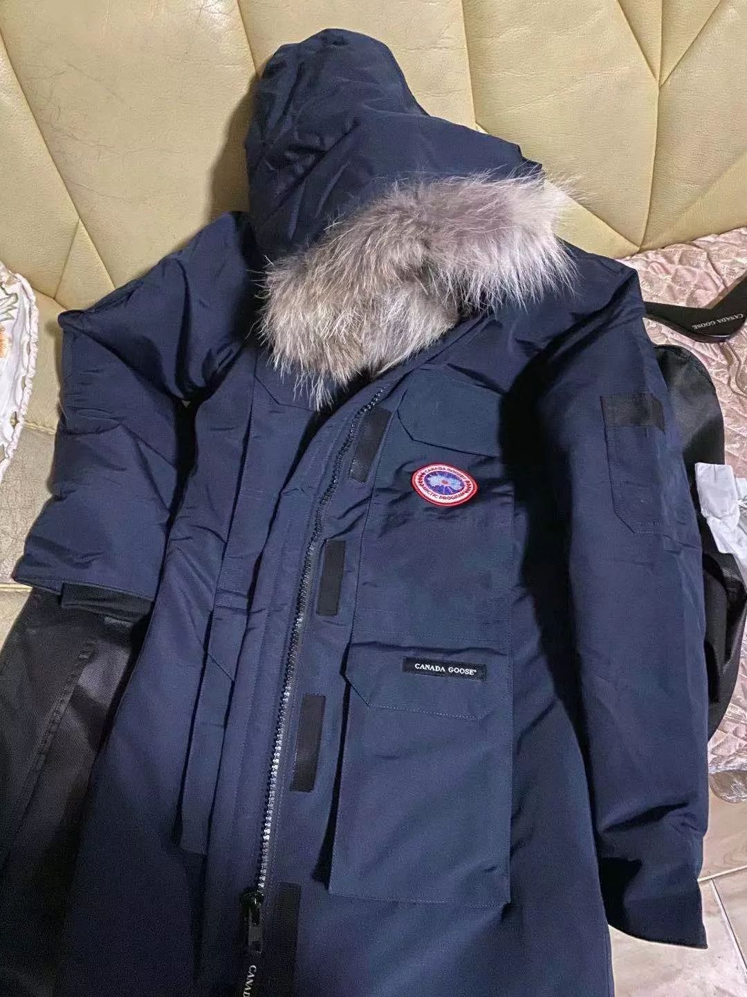 代购买加拿大鹅能贵多少钱,女子花万元买加拿大鹅