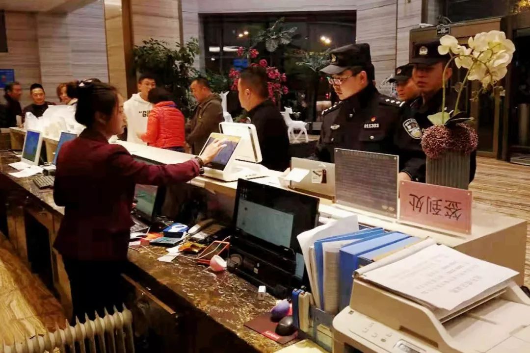 瑗垮畞14瀹跺棣嗚鏇濆厜,瑗垮畞瀹鹃鏇濆厜