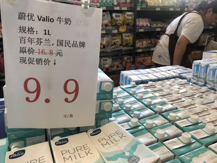 场外进博“汇”|老人更爱虹桥自贸城的生鲜产品！“6天+365天”交易服务平台成这里市民每周必来地