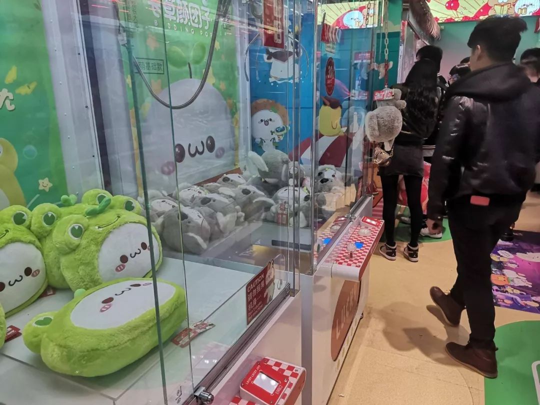 抓娃娃机躺赚？揭秘盲盒、泡泡玛特等产品「低投入、高回报」背后的残酷真相