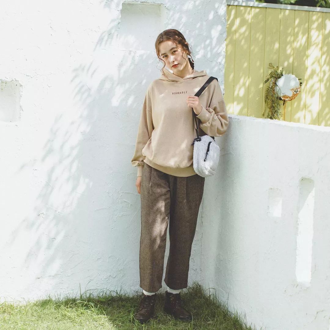 日杂少女改变风格,复古森女文艺优雅穿搭