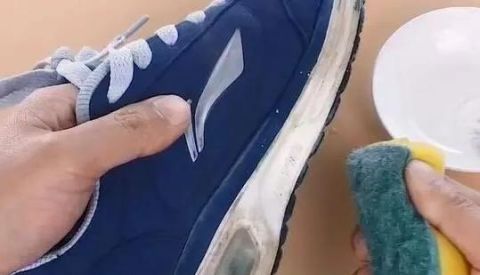 鞋子白边发黄怎么去掉小妙招,鞋子的白边脏了怎么刷白