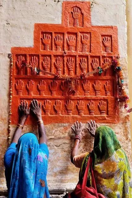 星球 · Lavigne | 蓝色之城三部曲：蓝的忧伤，城堡与亡灵