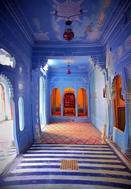 星球 · Lavigne | 蓝色之城三部曲：蓝的忧伤，城堡与亡灵