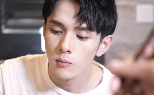 李佳琦、薇娅、辛巴,网红创业者们如何引爆直播电商?