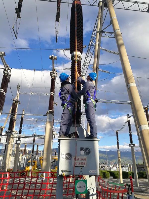 电网男女送礼都有啥？网友：送个锤子