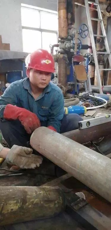 你的家里温暖如春，你可知这个城市有一群暖男在为你抵御寒冬