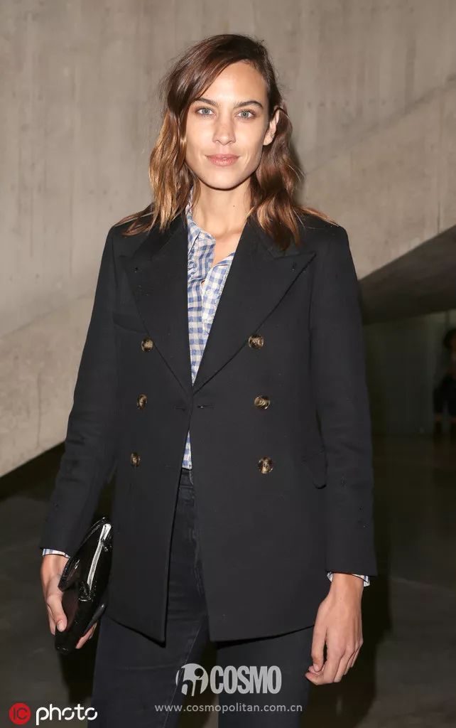 好久不见的ITgirl钟小姐，毛衣很不错喔