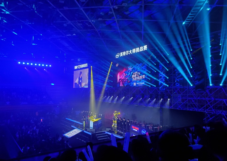 这些天，我与“折叠屏手机”朝夕相处