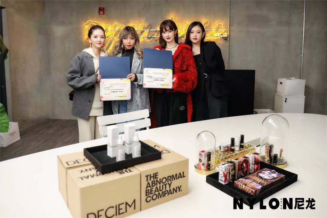 神仙大V和我们一起在上海发“奖状”！？我们飘了……