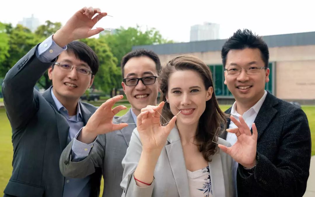 冲完厕所还粘马桶怎么办,上厕所排便粘马桶冲不下去