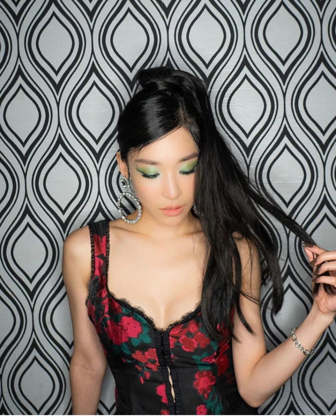 美人计|Tiffany去美国之后放飞自我，“入乡随俗”化起了欧美妆？