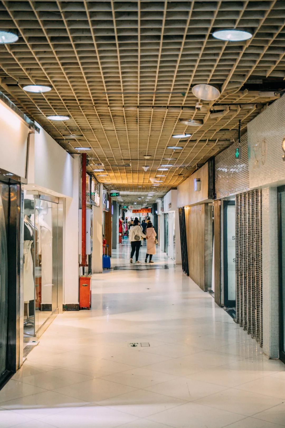 重庆地下商场建议去么,地下商场重庆