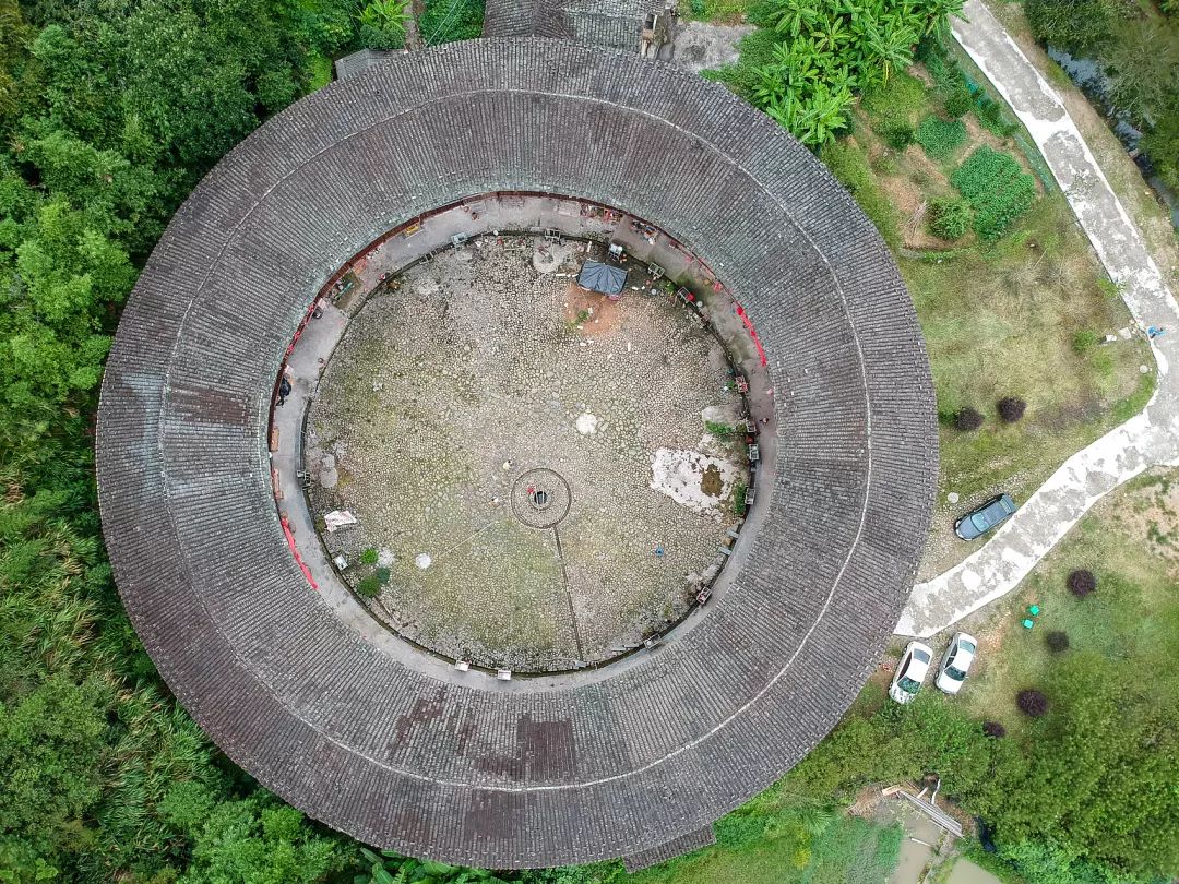 当镜头的高度上升，你将看到什么？