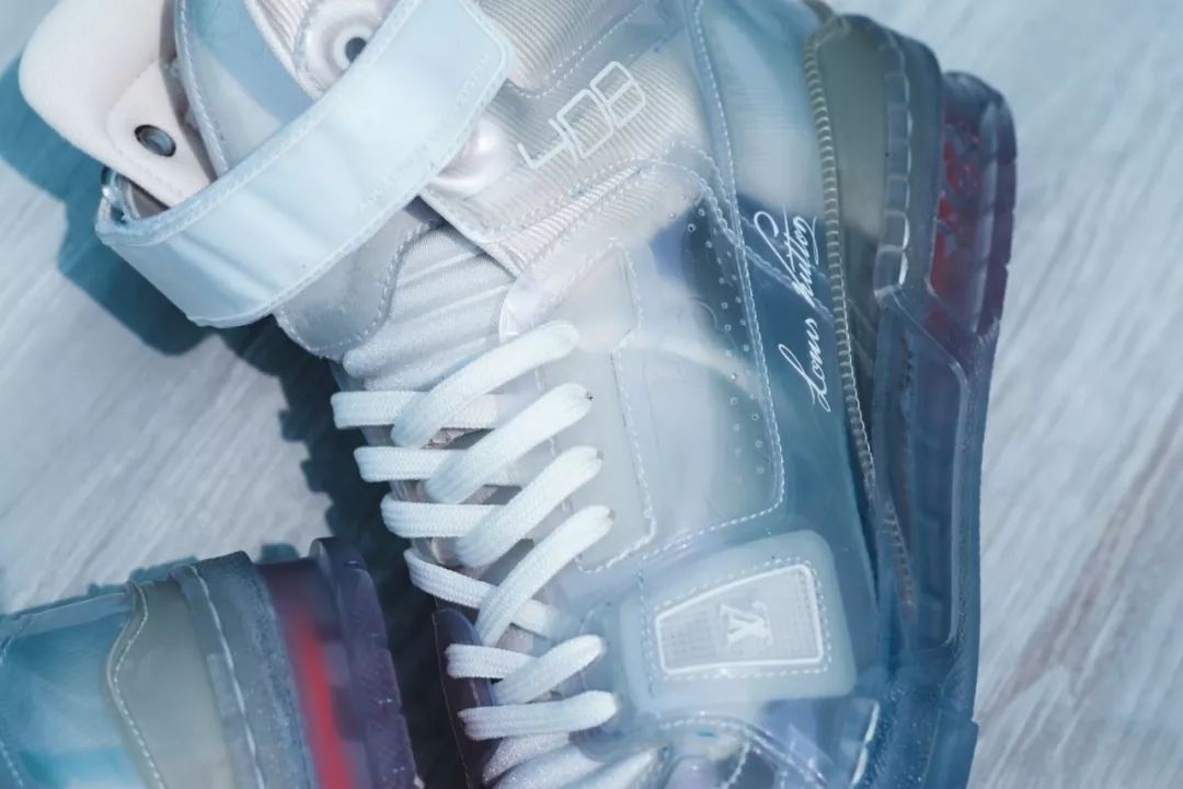 曾被高级时装看不起的球鞋，如今成了奢侈品牌们的摇钱树