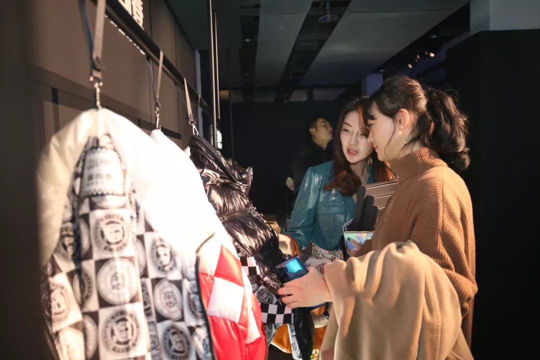 爱马仕传奇钦点,海外ins求代购,波司登X高缇耶联名火爆全球?