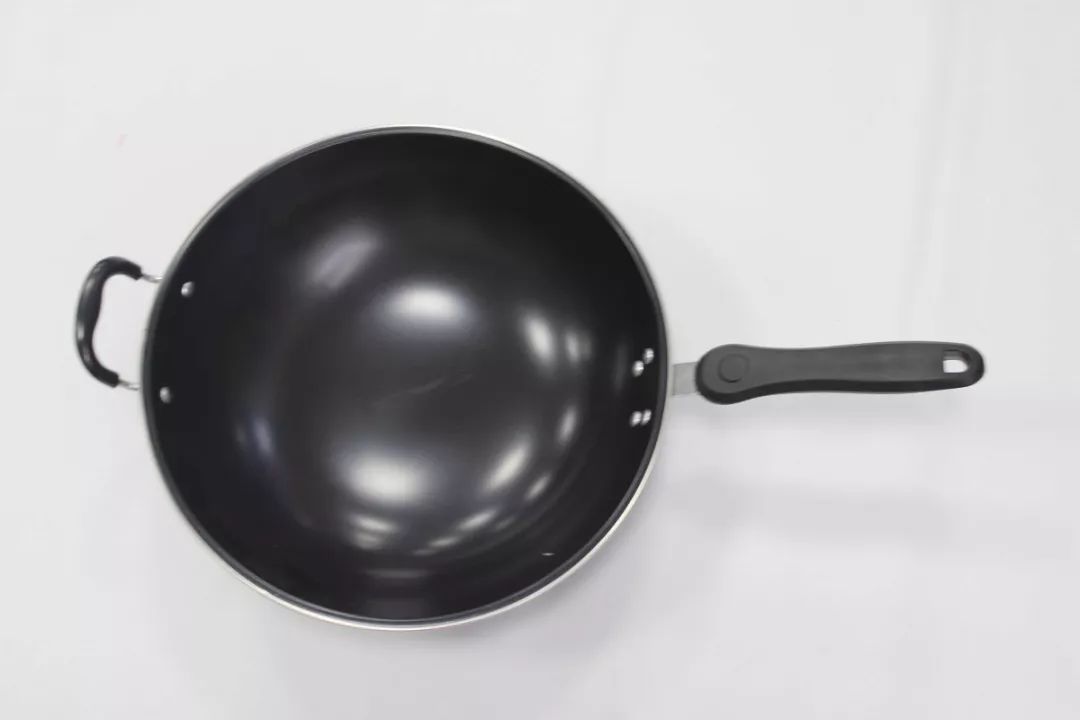 无涂层不粘锅爱仕达铁锅,炊大皇无涂层不粘铁锅