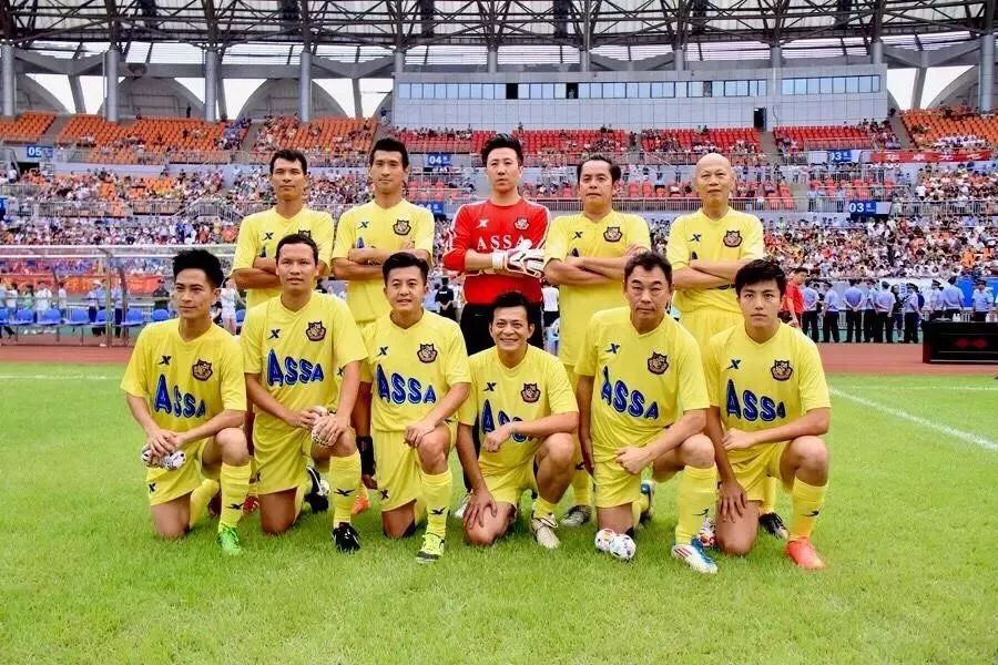 香港明星足球队公益慈善赛举行,香港足球明星队苏州公益赛