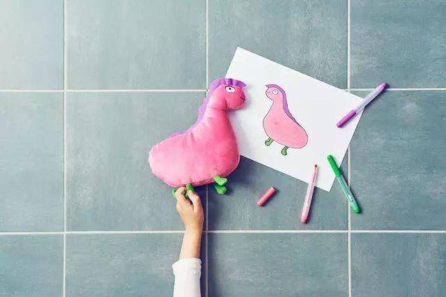 宜家请小朋友们设计了一堆「蠢」玩具，试图骗我生孩子