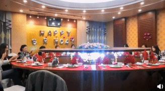 网红餐厅摆拍作秀视频,网红餐厅出圈名场面