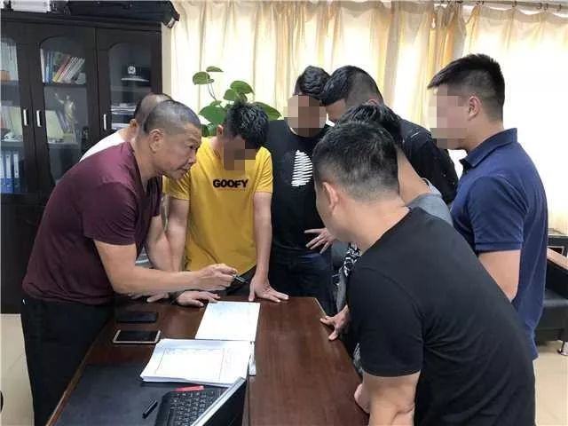 即使心脏做了两次支架手术，便衣警察颜海龙依然奋战在一线