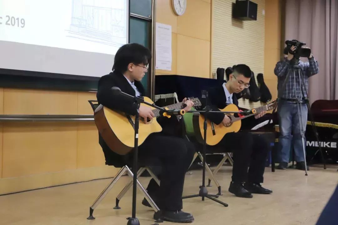 厉害了！16所英国名校大学校长齐聚武汉这所高中，与师生共话创意教育