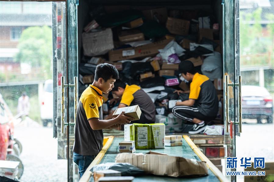 总书记关切高质量发展｜下沉市场消费旺助稳增长预期