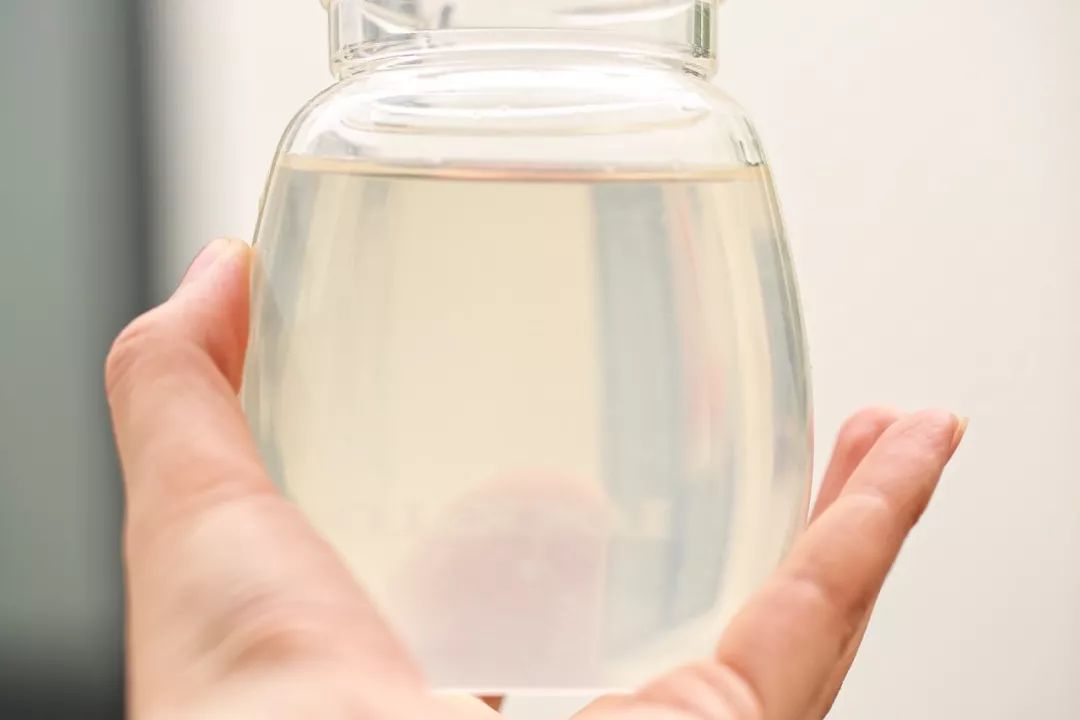 向大学蜂蜜研究所定制了一罐枇杷冬蜜，甜甜润润杏仁香