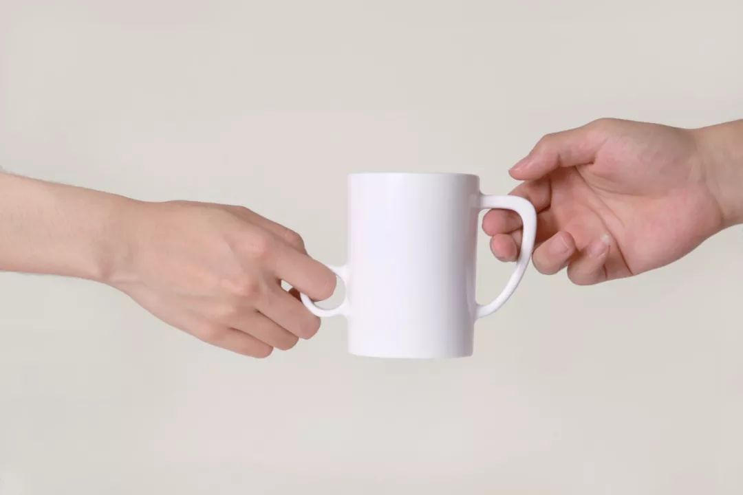 这个遥控器叫“挤粉刺”，按的时候就像我们在挤自己的青春痘