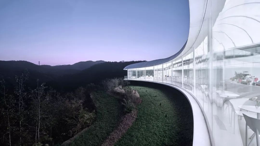 易烊千玺和王俊凯拍视频开盲盒,易烊千玺和王俊凯拆盲盒