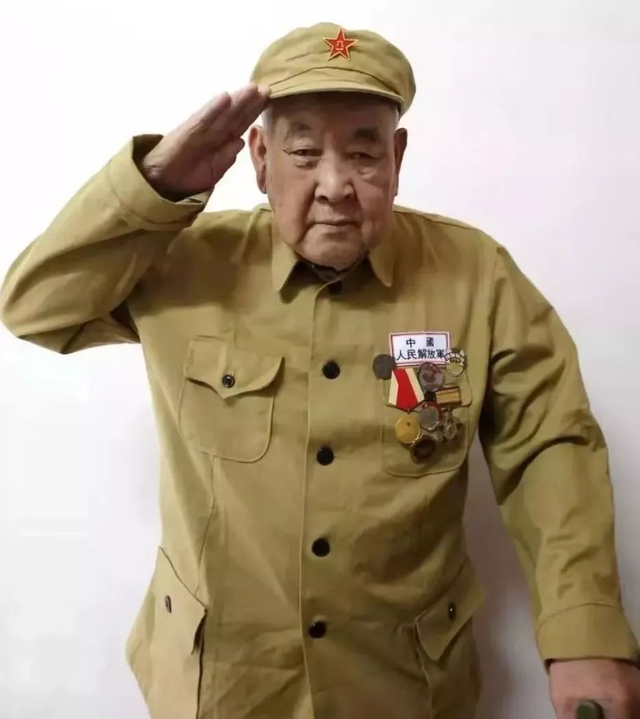 95岁抗战老兵最后的心愿令人泪目,92岁老兵回忆抗美援朝数次落泪