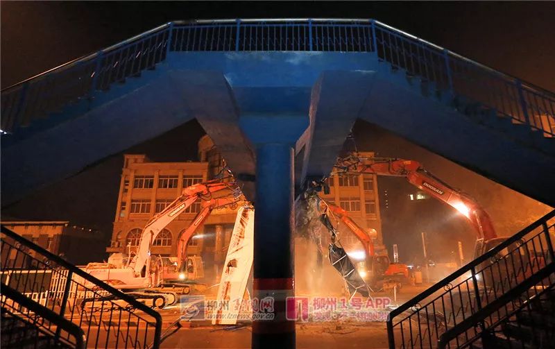 再见了！今天，飞鹅路汽车南站人行天桥被拆，这些旧照还记得吗？