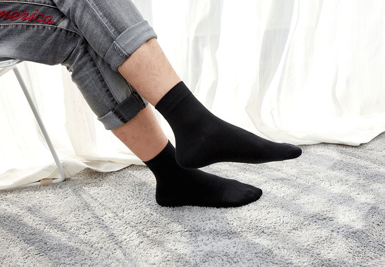 日本人吃饭都不穿鞋，熏死人了！这双耗时3年的黑科技银离子袜，美白润肤自发热，穿7天都不臭脚