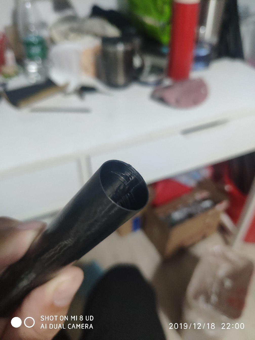 鱼竿被502胶水粘住拉不出来怎么办,鱼竿破裂最好的修复方法