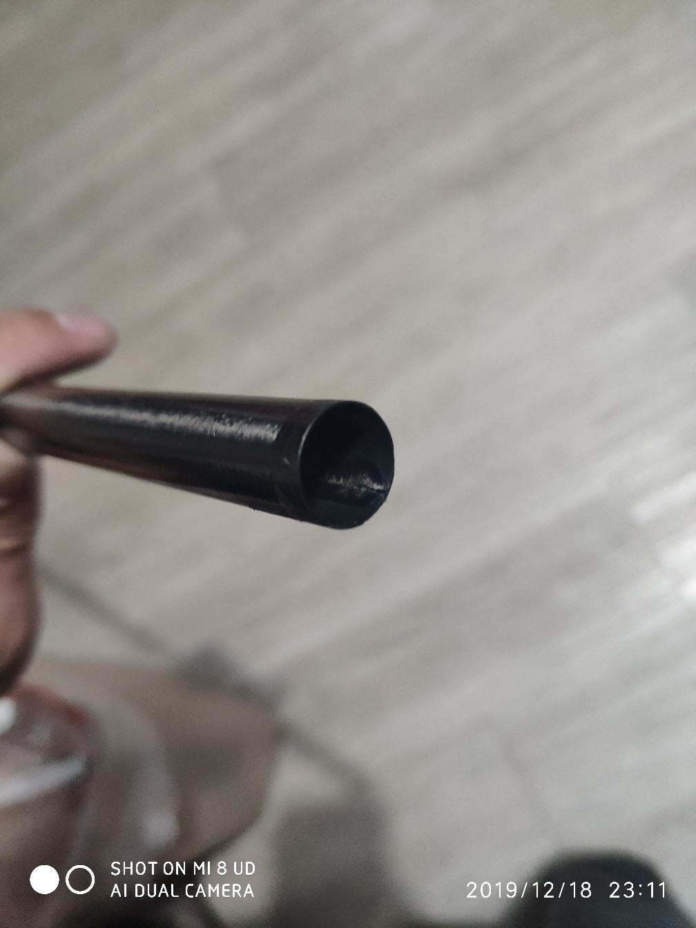 鱼竿被502胶水粘住拉不出来怎么办,鱼竿破裂最好的修复方法