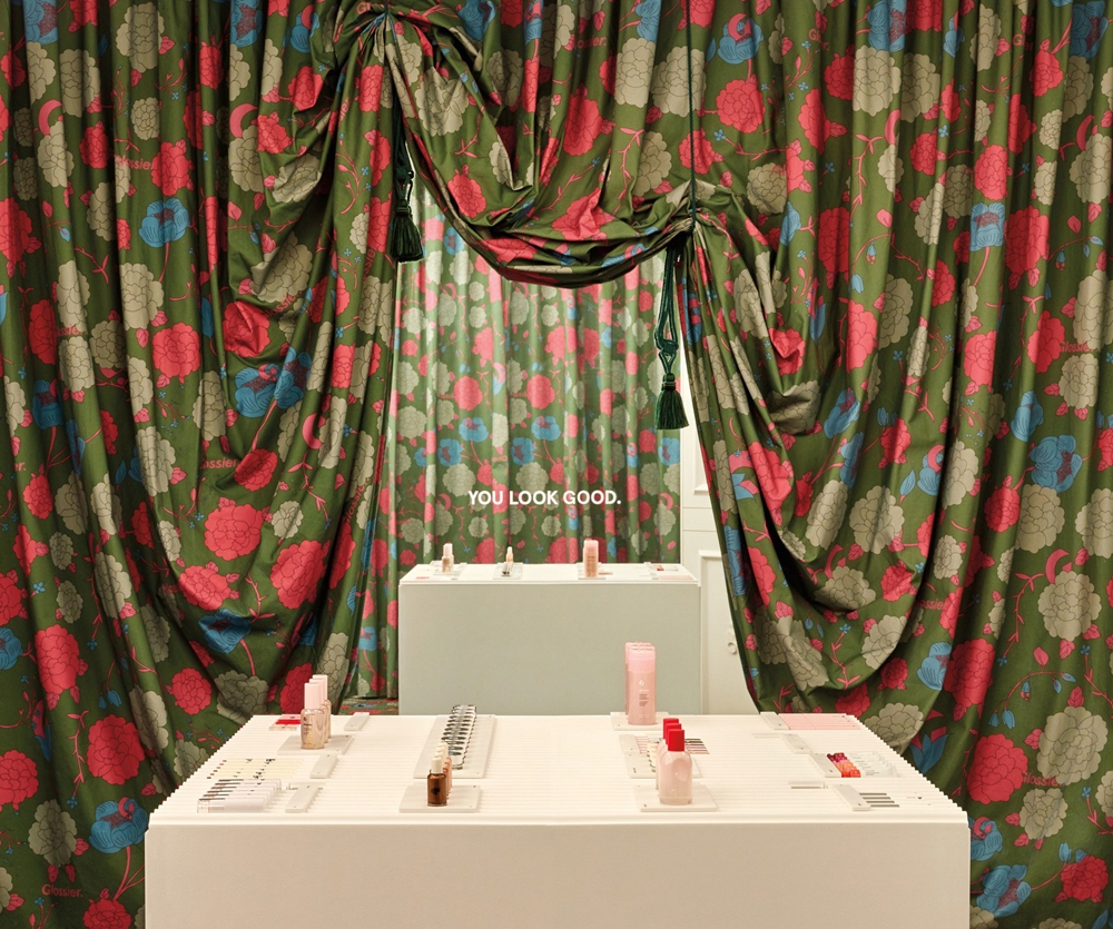 美妆店遇上碎花元素，少女心真的藏不住了