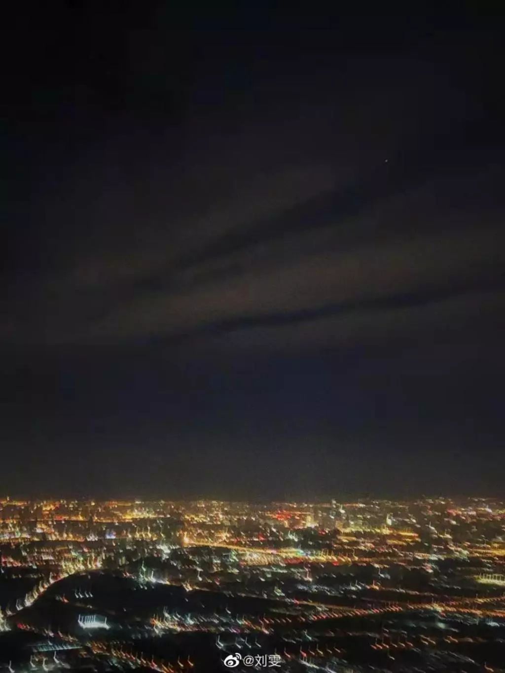 刘雯大表姐街拍太古里,大表姐刘雯美照