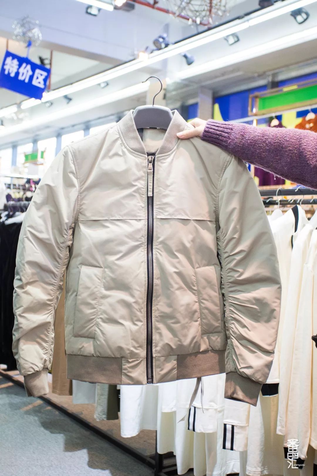 品牌羽绒服工厂99清仓,番禺南村羽绒服厂家清仓