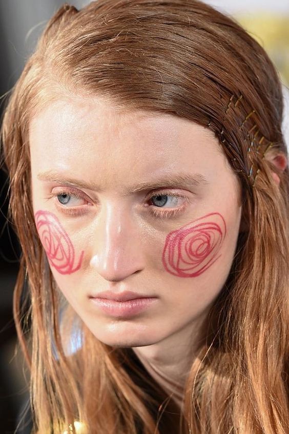 宣美、irene什么情况？换了腮红的她们怎么变样了