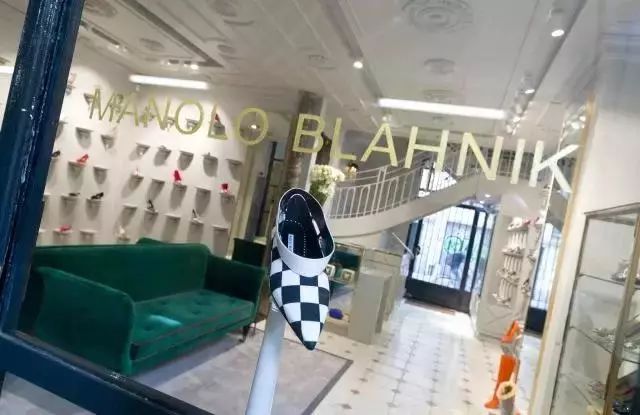 茑屋书店将登陆上海;上海新世界城携400家新品店重新开业;周杰伦“J-tea魔杰的茶”全球首店上海开业|猫头鹰商业周报