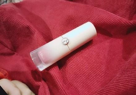 美人心计易烊千玺,易烊千玺阿玛尼晚宴喝香槟