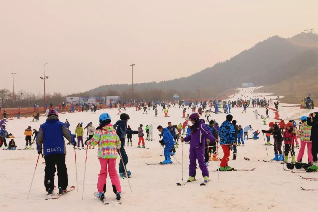 冰雪乐园北京雪圈畅玩,昌平绿洲水乡冰雪乐园