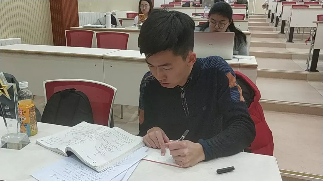 脑瘫男孩逆袭考入山大,脑瘫男孩的奇迹